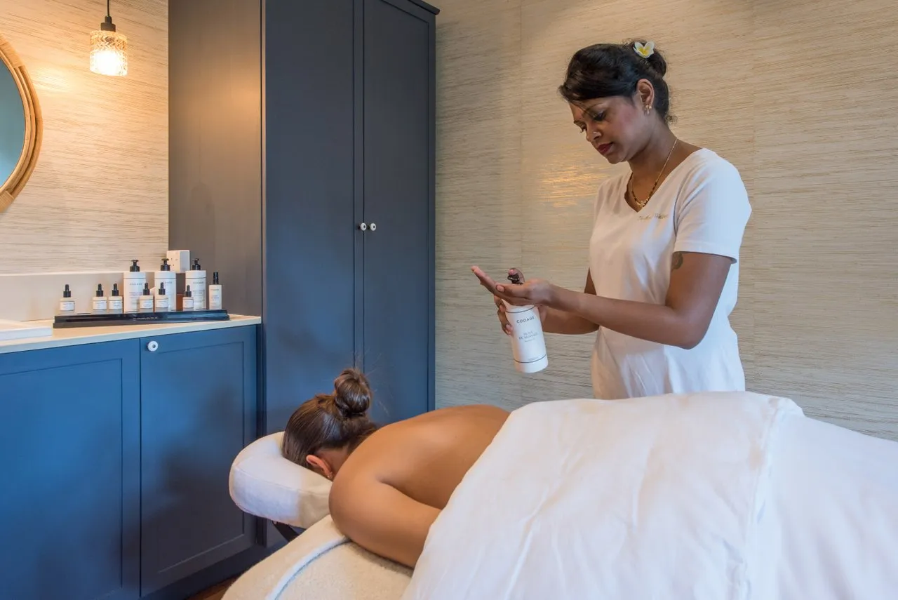 Massage Treatments - Royal Palm Beachcomber Luxury