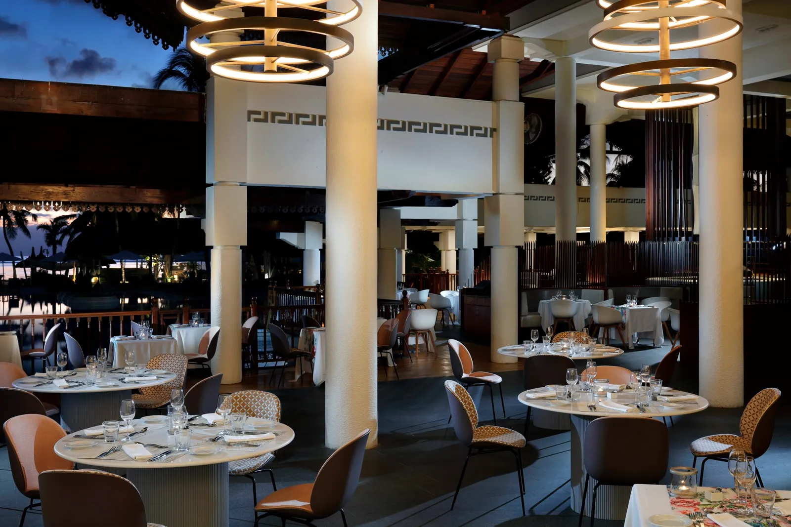 Sofitel Mauritius L'Imperial Resort & Spa - Ravinala Restaurant Dinner set up