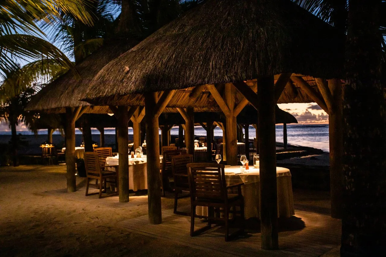 Dining at Paradis Beachcomber Golf Resort & Spa - Mauritius Luxury HolidaysDining at Paradis Beachcomber Golf Resort & Spa - Mauritius Luxury Holidays