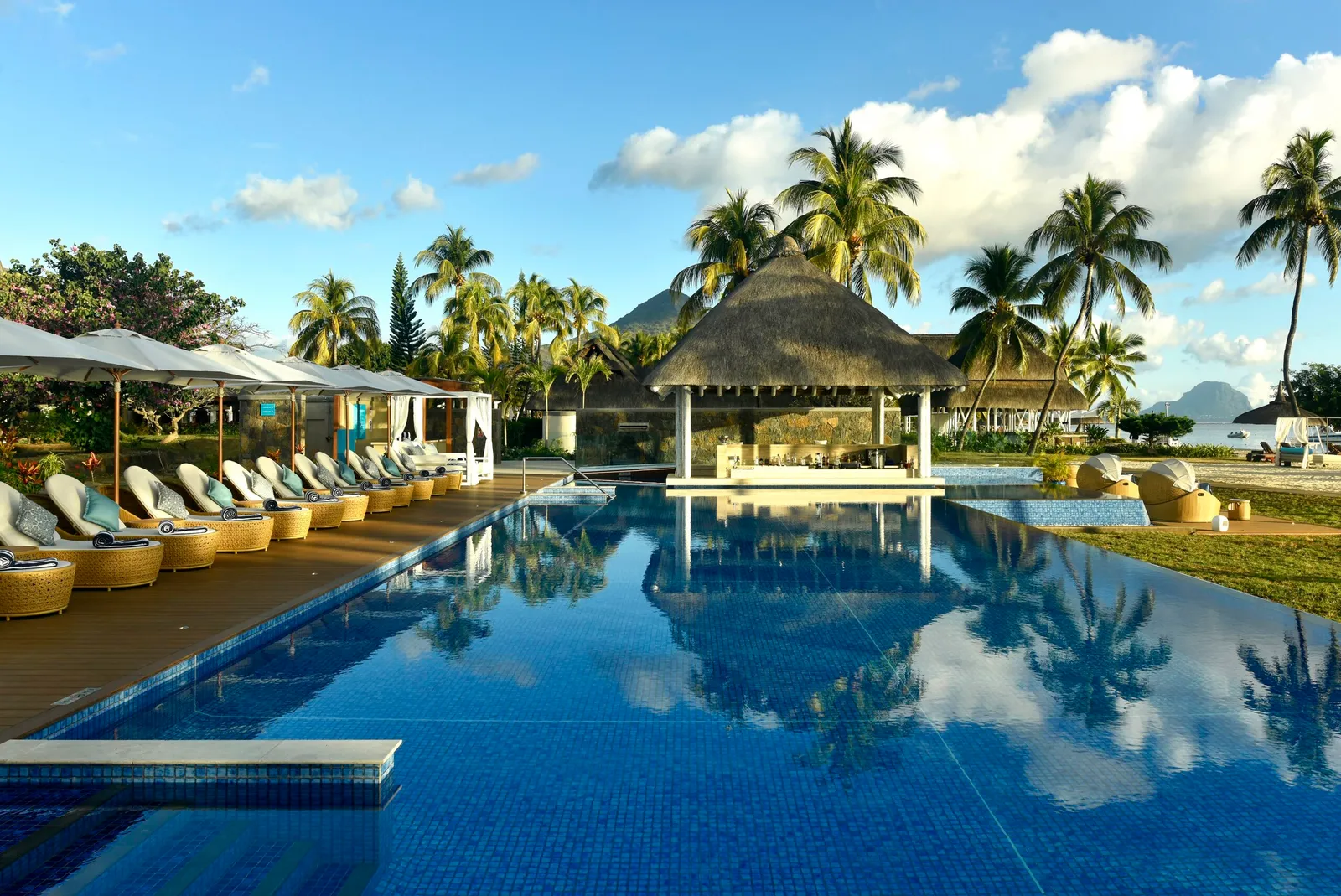 Sofitel Mauritius L'Imperial Resort & Spa - Le Flamboyant Pool & swim up bar