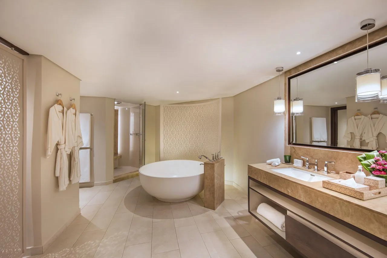 Bathrooms Royal Palm Beachcomber Luxury - Luxury Mauritius Holidays