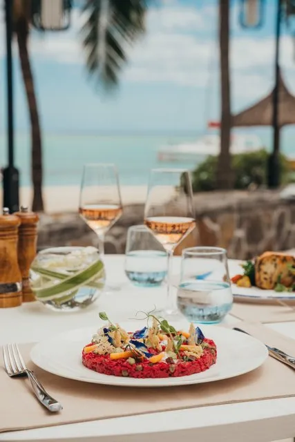 Dining at Paradis Beachcomber Golf Resort & Spa - Mauritius Luxury Holidays