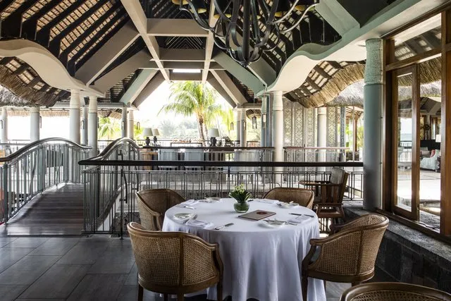 Dining at Royal Palm Beachcomber Luxury