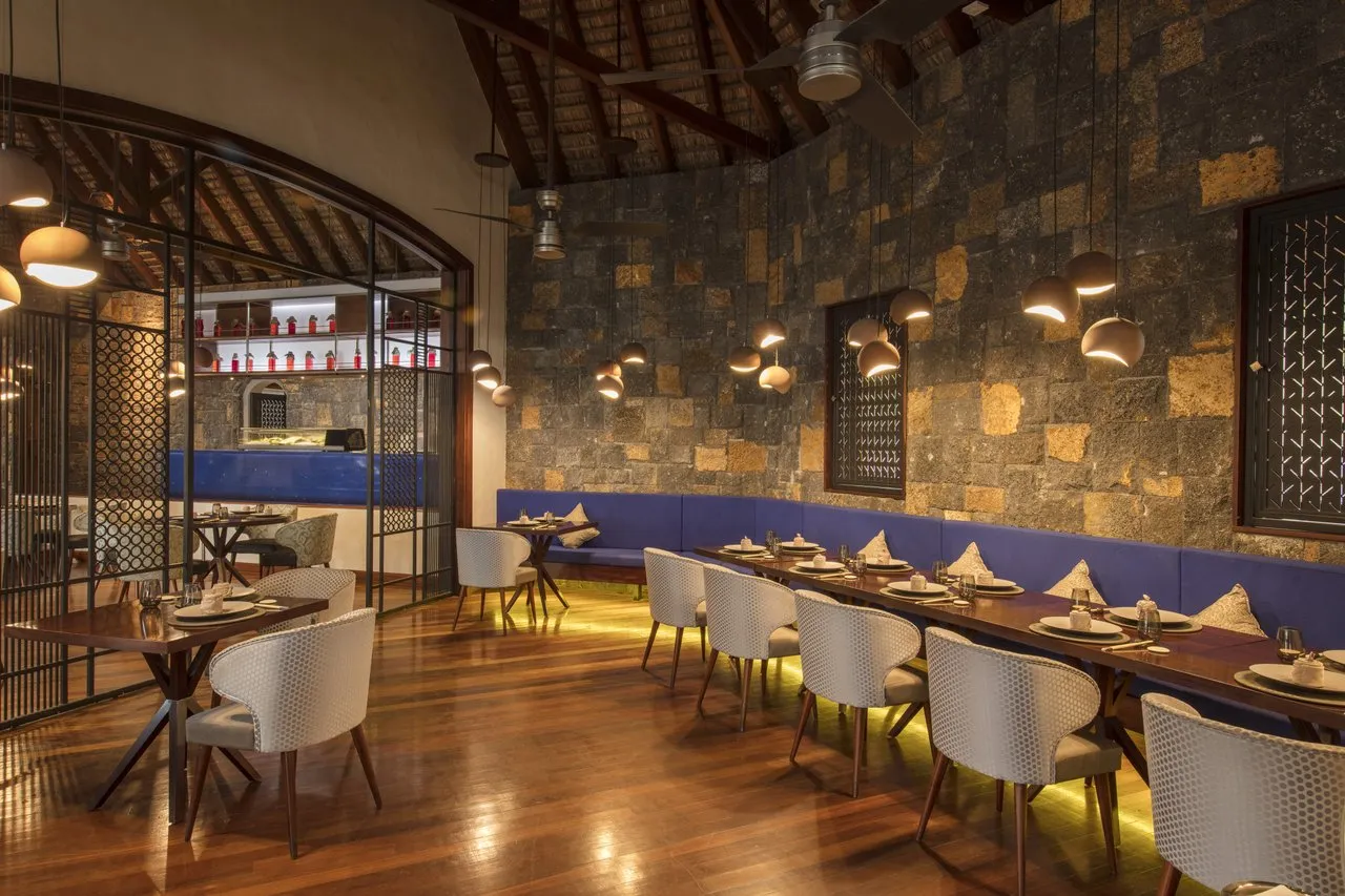 Luxury Dining at Dinarobin Beachcomber hotel