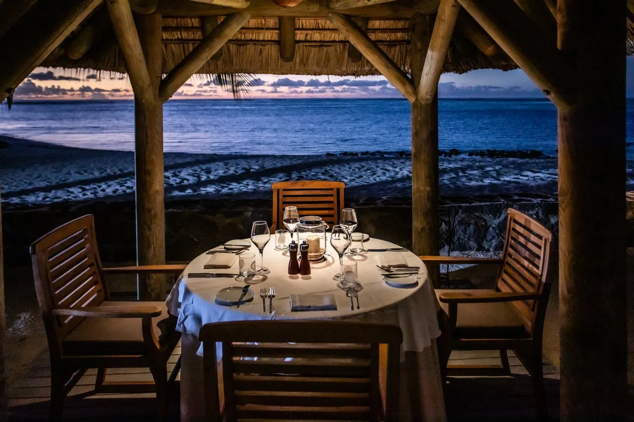 Dining at Paradis Beachcomber Golf Resort & Spa - Mauritius Luxury Holidays