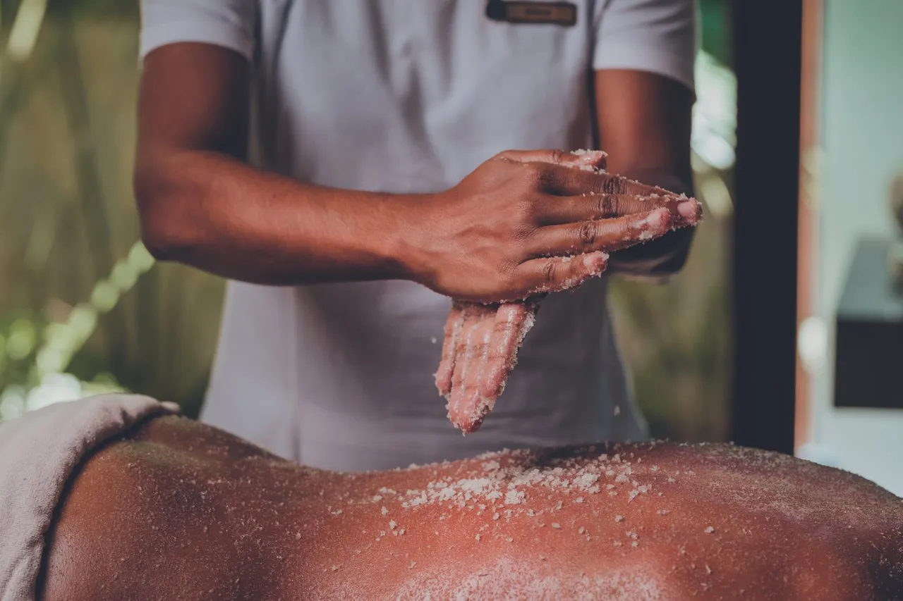 Massage at Dinarobin Beachcomber hotel