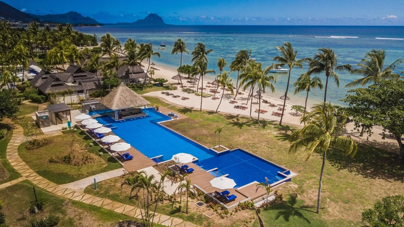 Sofitel Mauritius L'Imperial Resort & Spa - Flamboyant Pool and Bar