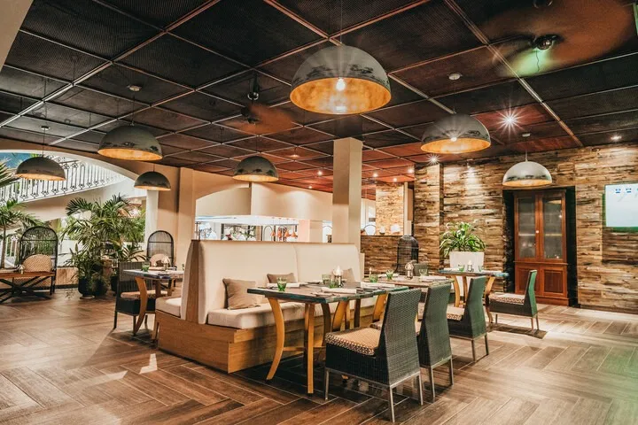 Restaurant & Bar - Sugar Beach Spa Resort