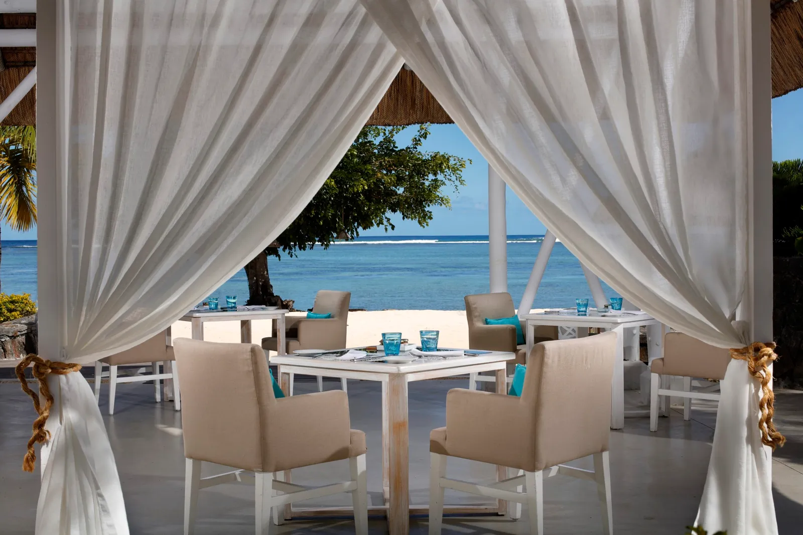 Sofitel Mauritius L'Imperial Resort & Spa - Tamassa Restaurant window over the Ocean