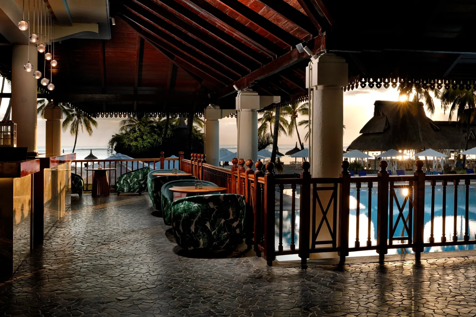 Sofitel Mauritius L'Imperial Resort & Spa - Kestrel Bar at Sunset